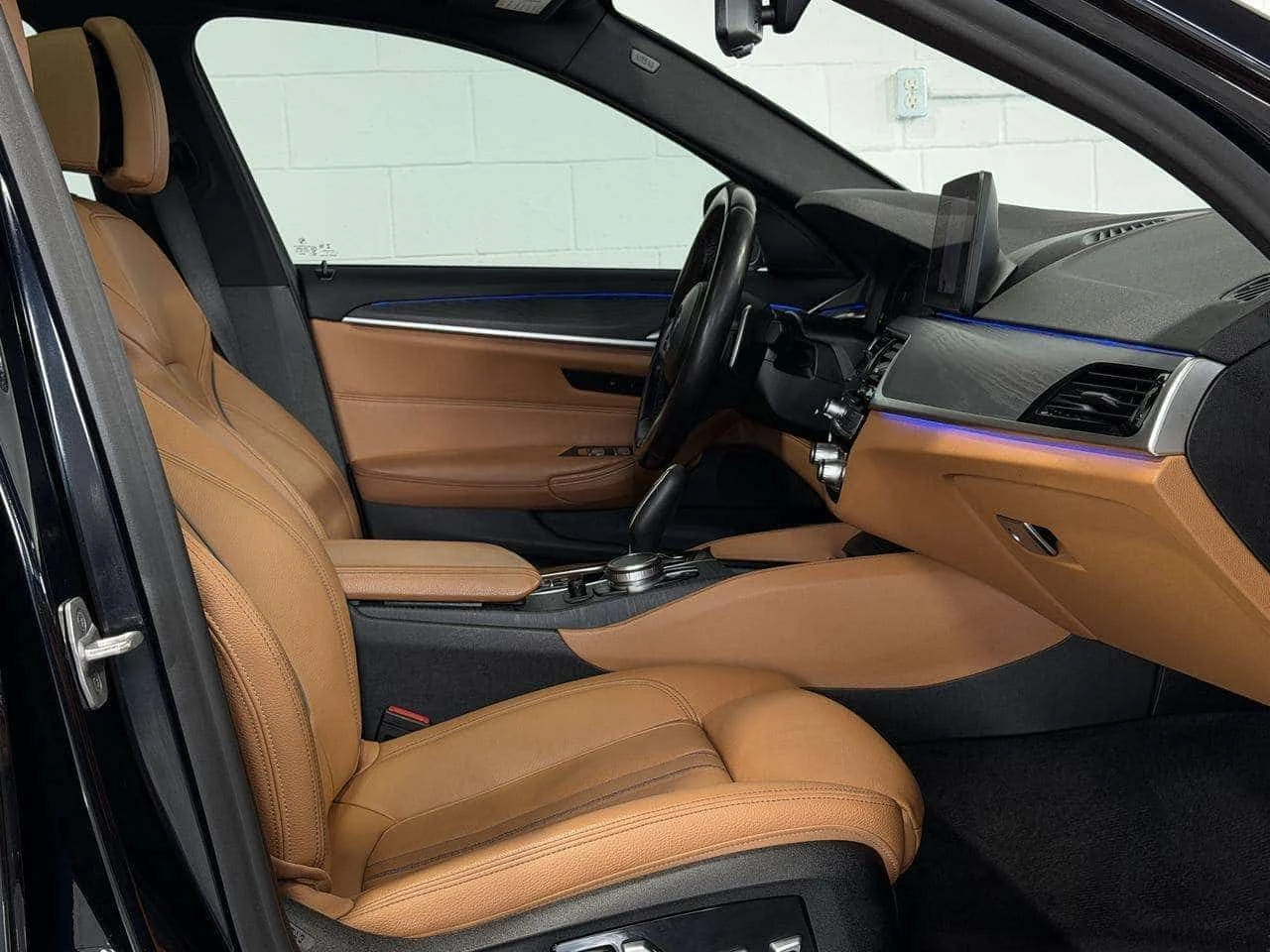 BMW 530 * 530i xDrive MSPORT| NAVI| BACKUP * CARFAX * ЦЕНА, снимка 9 - Автомобили и джипове - 54918605