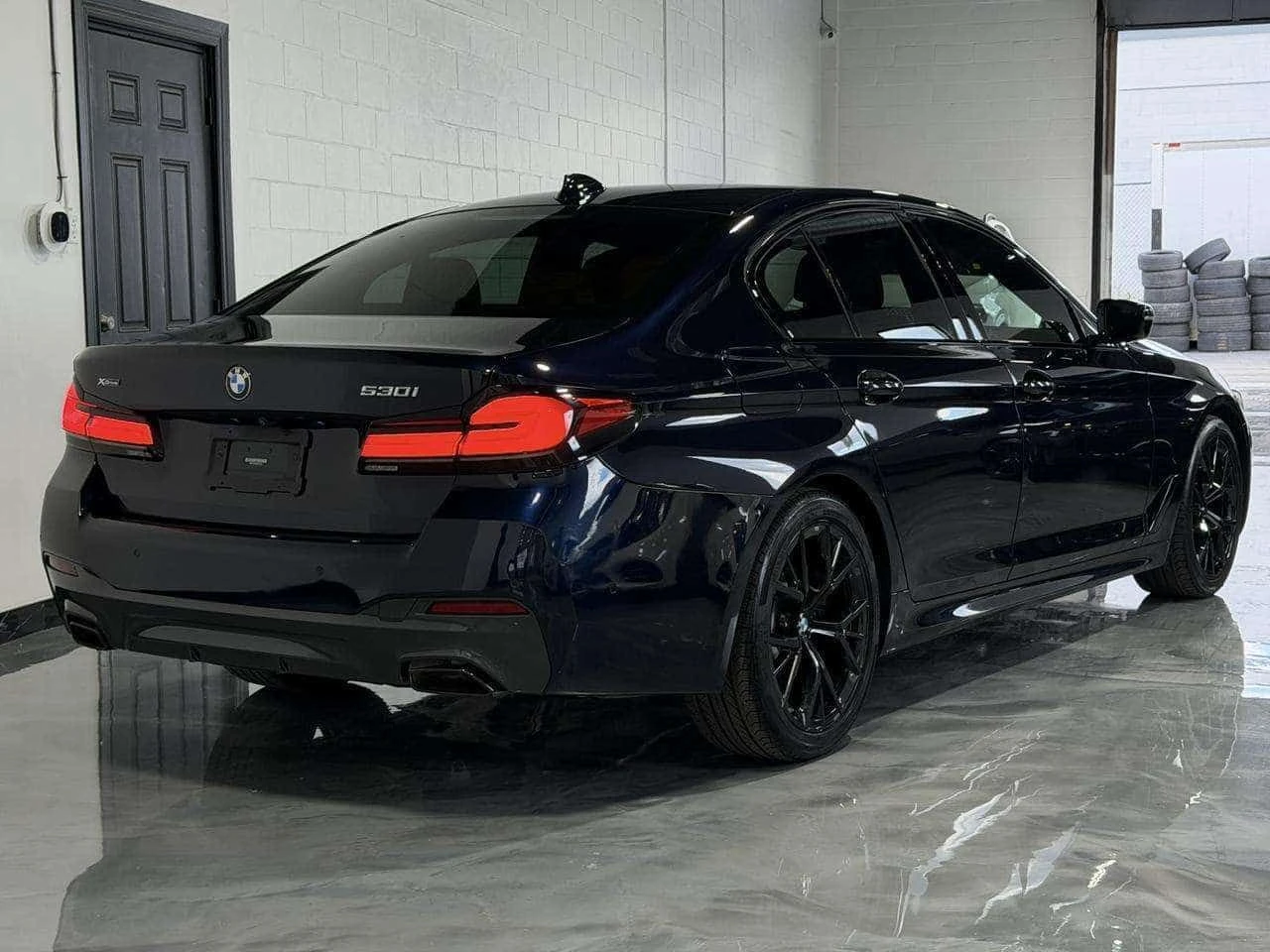 BMW 530 * 530i xDrive MSPORT| NAVI| BACKUP * CARFAX * ЦЕНА, снимка 3 - Автомобили и джипове - 54918605