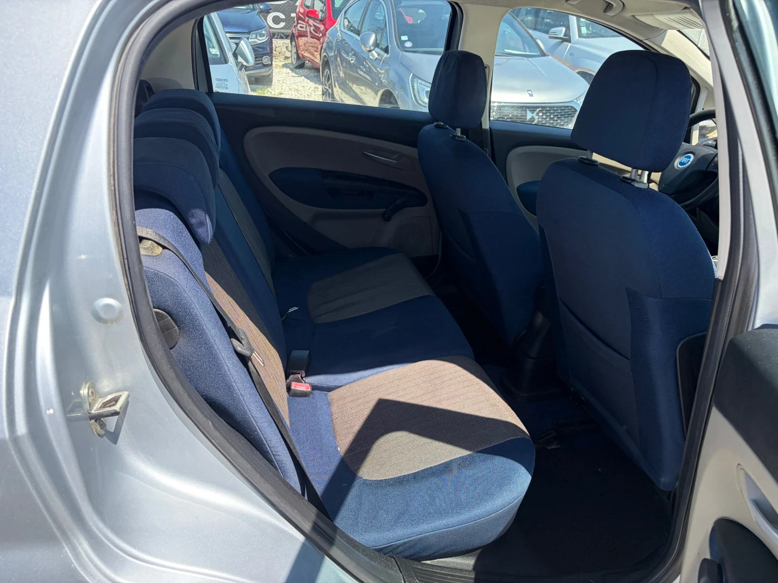 Fiat Punto 1.3d TOP, снимка 13 - Автомобили и джипове - 55557340