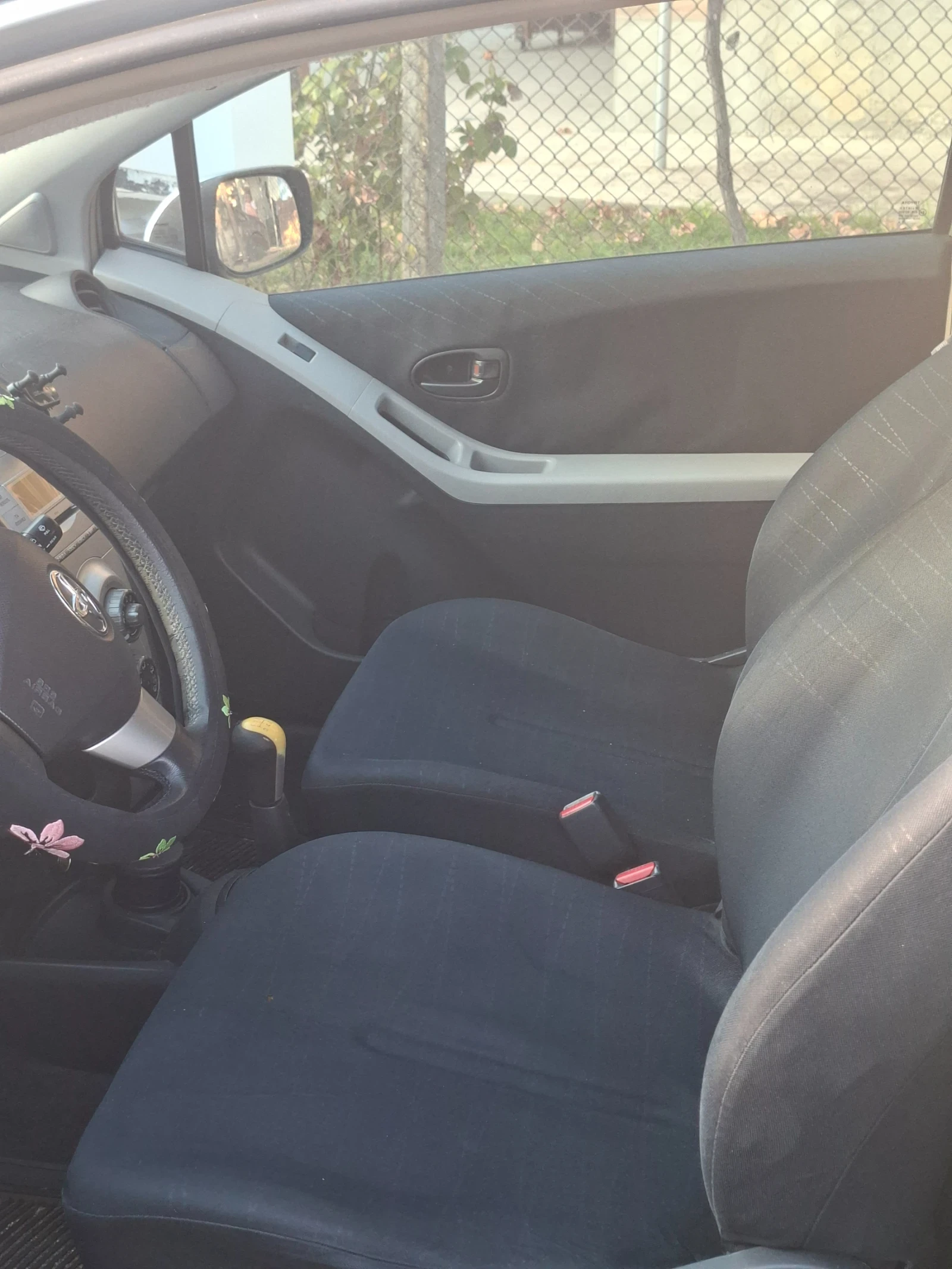 Toyota Yaris 1.1, снимка 4 - Автомобили и джипове - 56636852