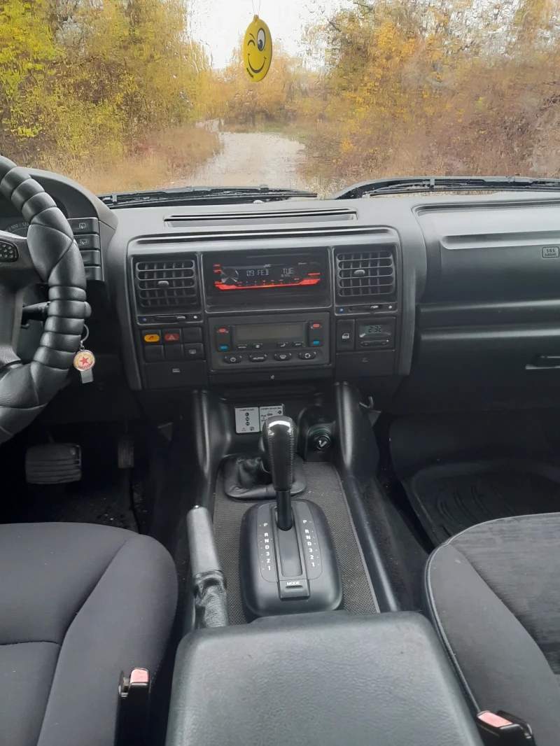 Land Rover Discovery 2.5 TD5, снимка 10 - Автомобили и джипове - 52517555
