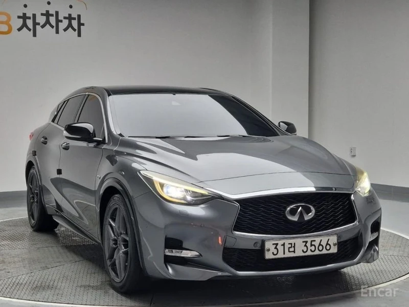 Infiniti Q30, снимка 4 - Автомобили и джипове - 53595799