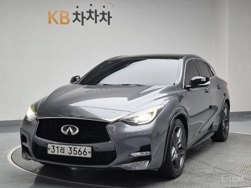 Infiniti Q30
