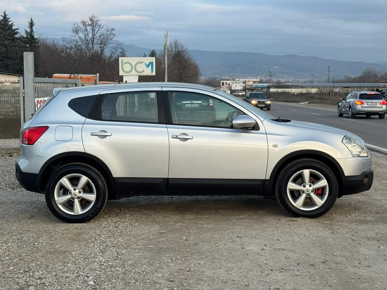 Nissan Qashqai 2.0 DCI NAVI AVTOMAT LIZING - изображение 8
