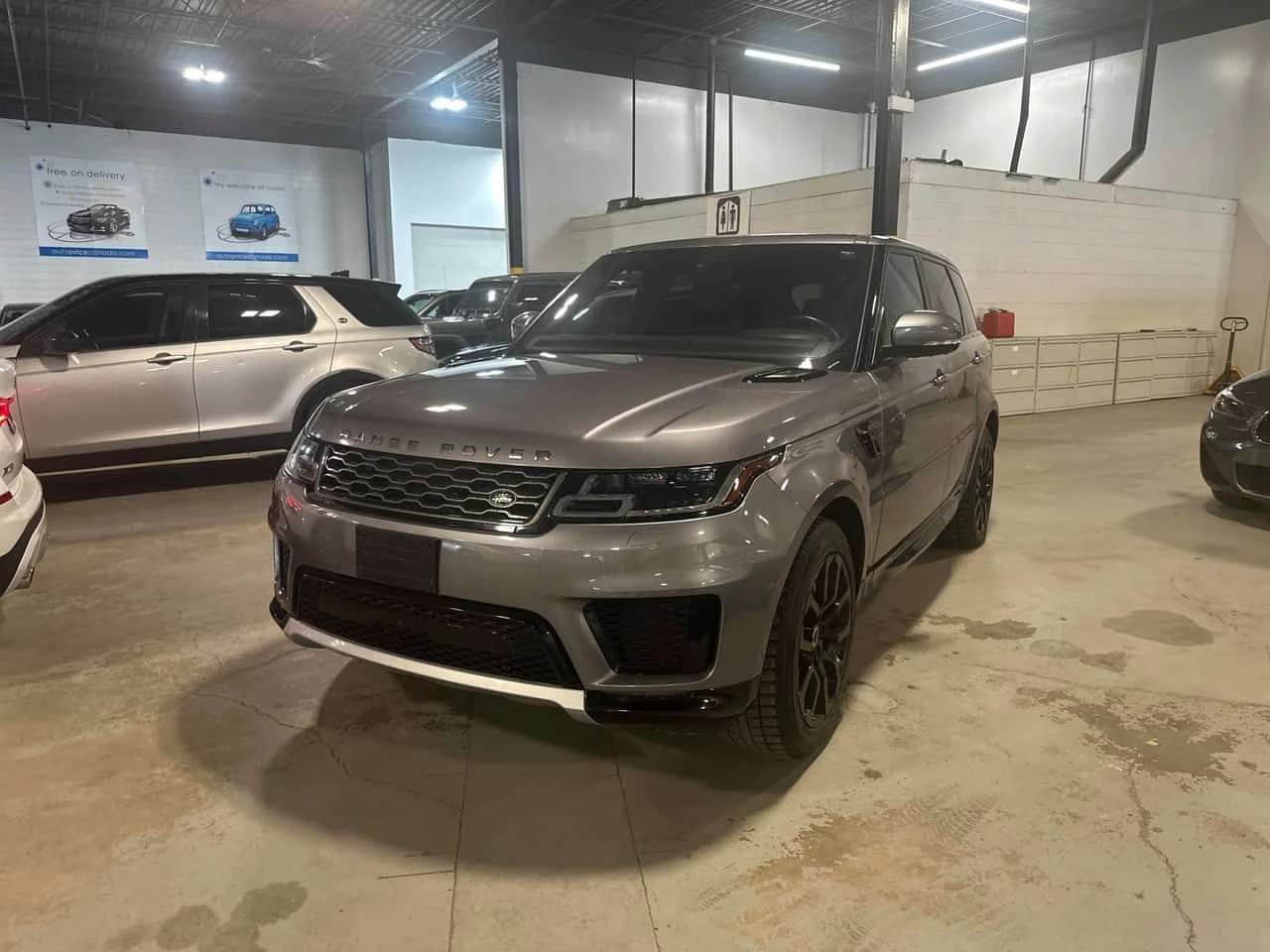 Land Rover Range Rover Sport  HSE Silver / АВТОКРЕДИТ / ЦЕНА ДО БЪЛГАРИЯ 