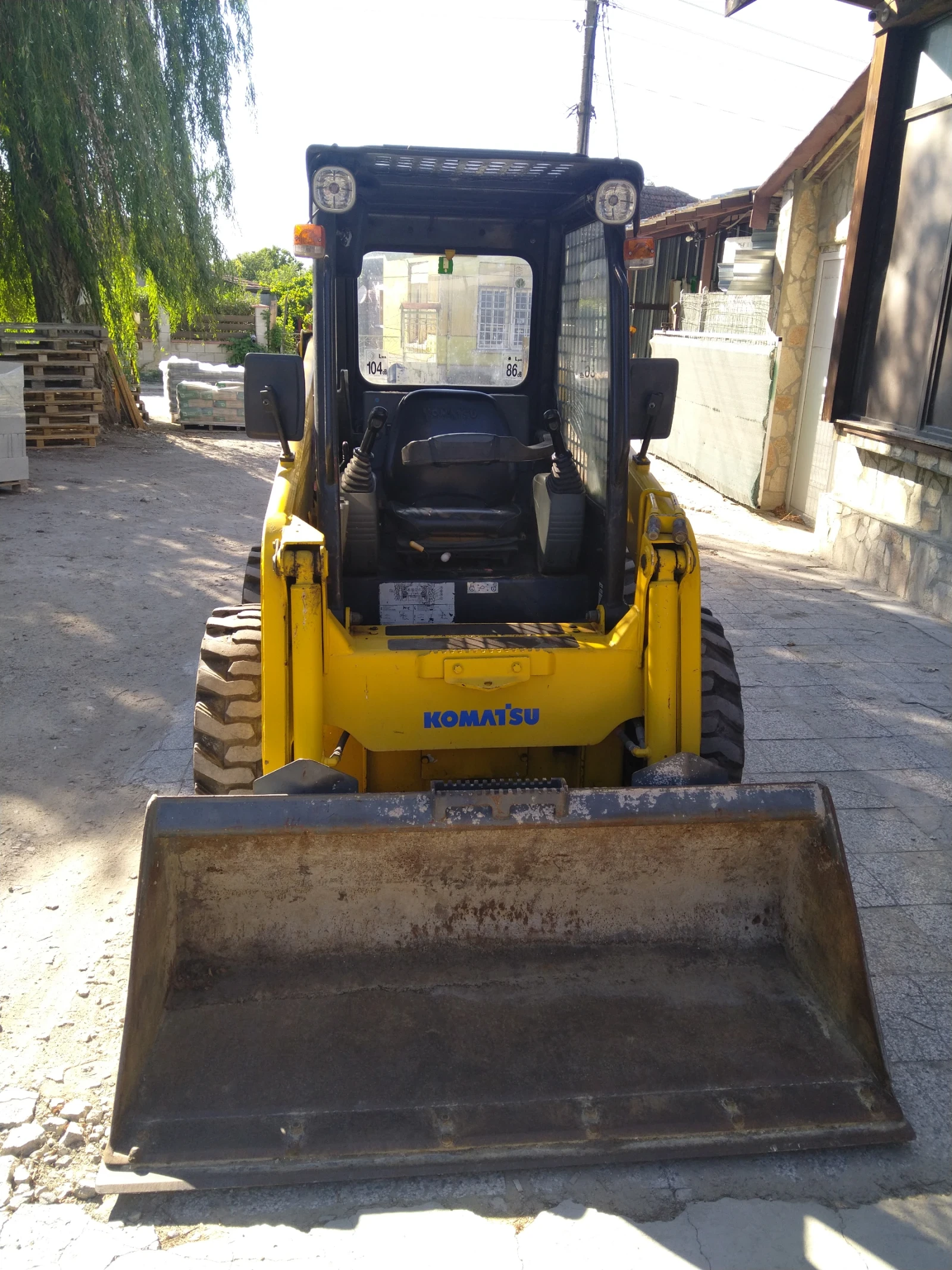 Мини челни товарачи Komatsu 714 - изображение 4