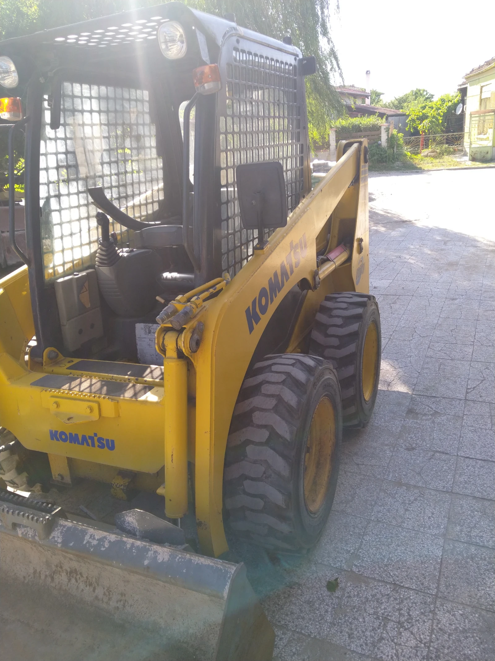 Мини челни товарачи Komatsu 714 - изображение 3