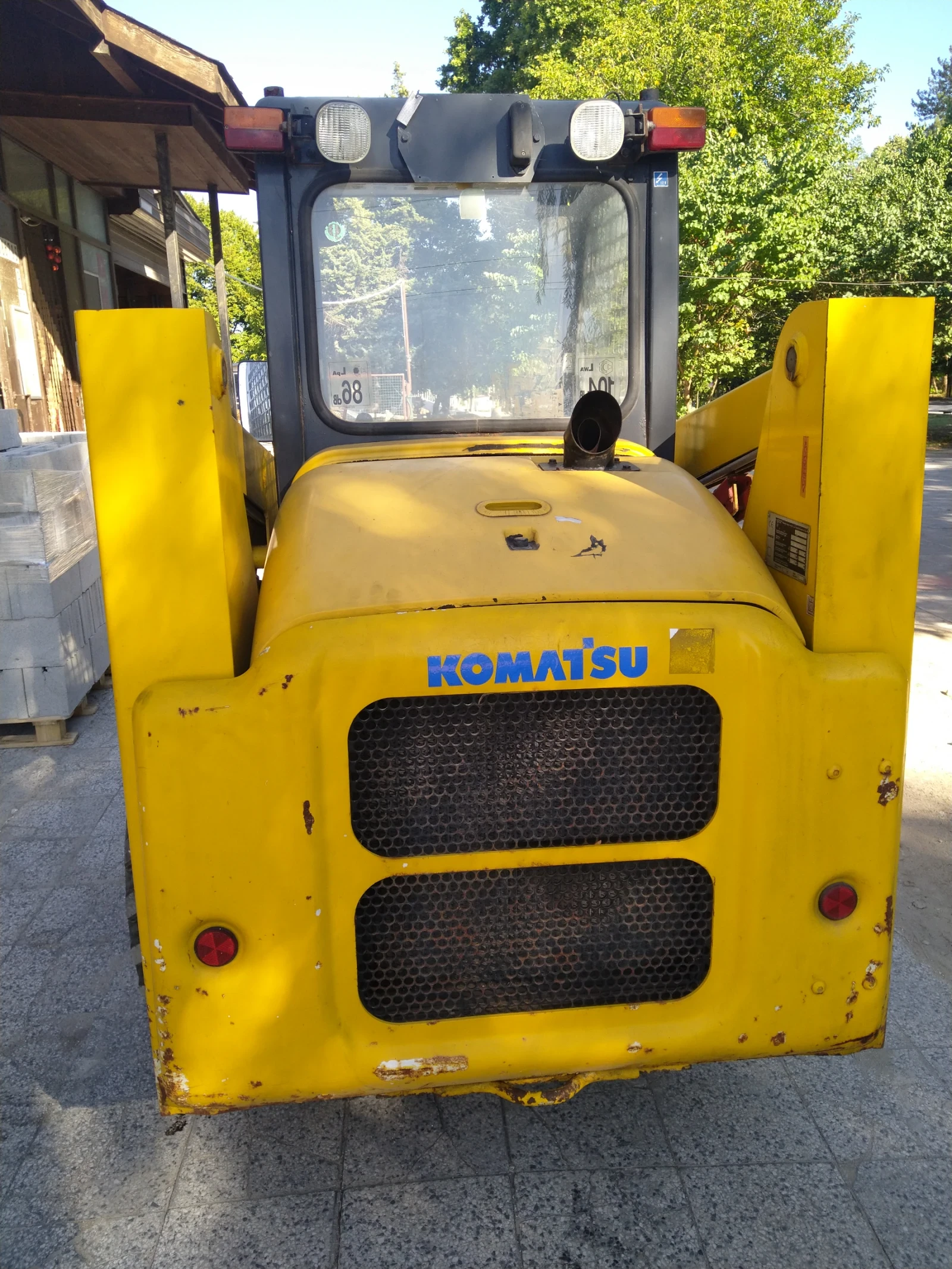 Мини челни товарачи Komatsu 714 - изображение 2