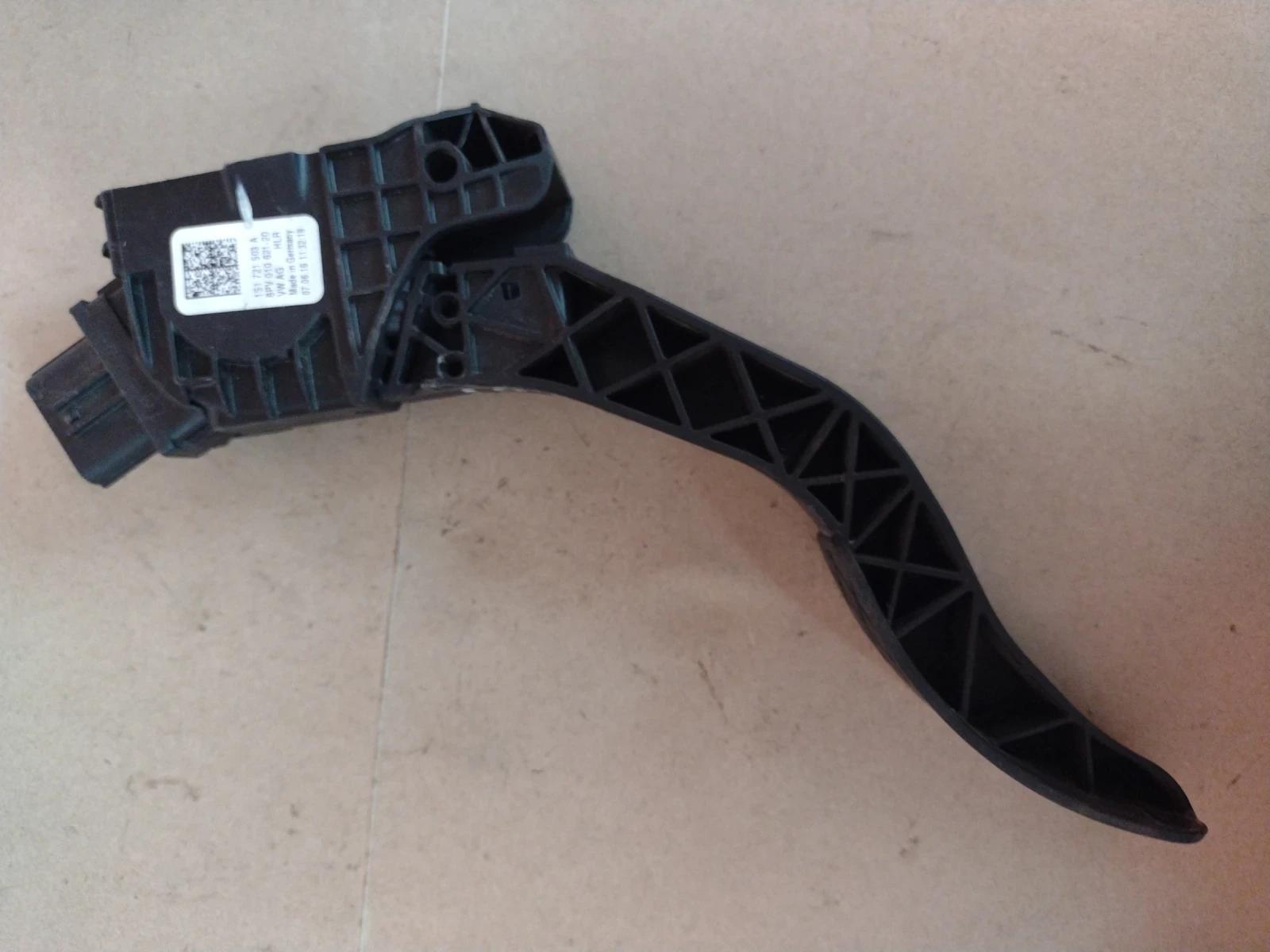 1S1721503A ����� ��� VW UP 1S1 721 503 A  6PV 010 621-20 | Mobile.bg � ����������� 3