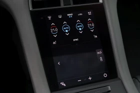 Porsche Taycan 4/476HP/93KWH/CHRONO/MATRIX/BOSE/PANO/360/393z, снимка 16