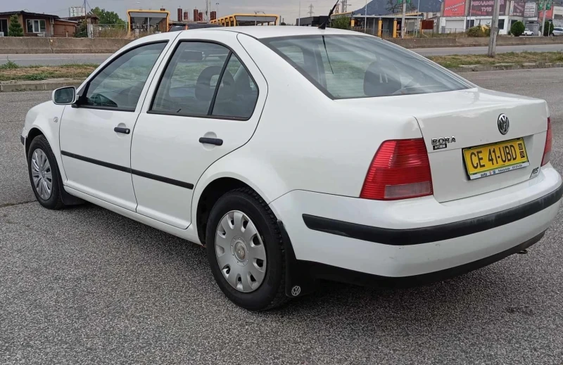 VW Bora 1.4, снимка 2 - Автомобили и джипове - 47312435