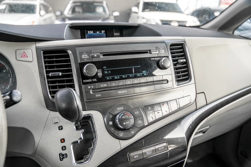 Toyota Sienna * Вземи на изплащане от 569лв на месец, снимка 9 - Автомобили и джипове - 52640929