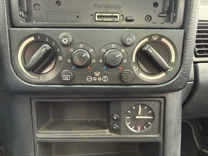 BMW 318 i, снимка 11 - Автомобили и джипове - 52790901