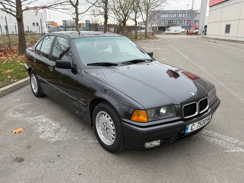 BMW 318 i, снимка 3 - Автомобили и джипове - 52790901