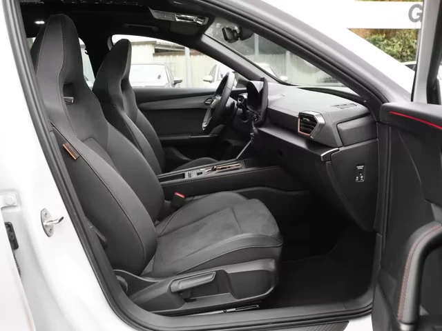 Cupra Formentor 2.0TSI/333HP/VZ/PANO/MATRIX/360/LED/MEMO/770g, снимка 11 - Автомобили и джипове - 53413909