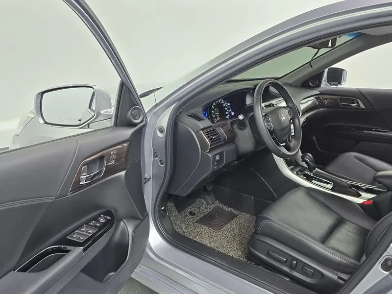 Honda Accord 2.0 Hybrid 9Th Generation, снимка 10 - Автомобили и джипове - 55841504