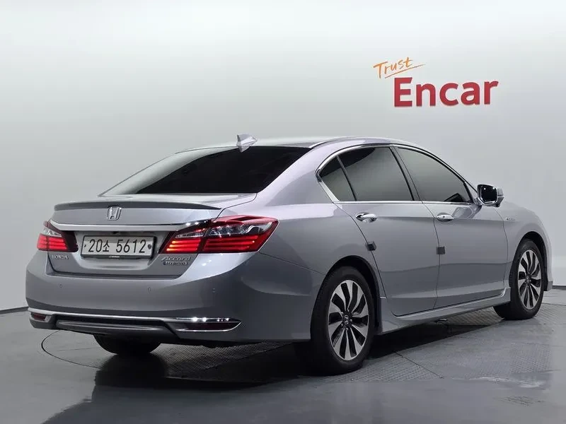 Honda Accord 2.0 Hybrid 9Th Generation, снимка 2 - Автомобили и джипове - 55841504