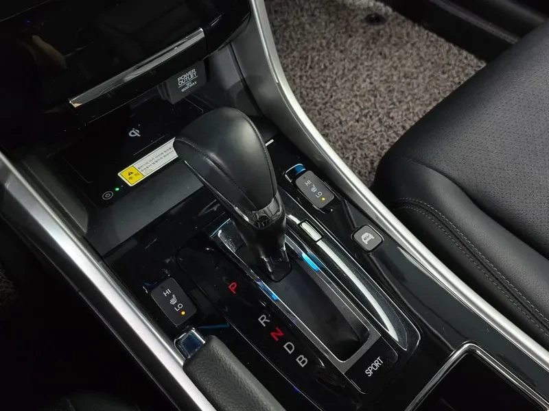 Honda Accord 2.0 Hybrid 9Th Generation, снимка 9 - Автомобили и джипове - 55841504