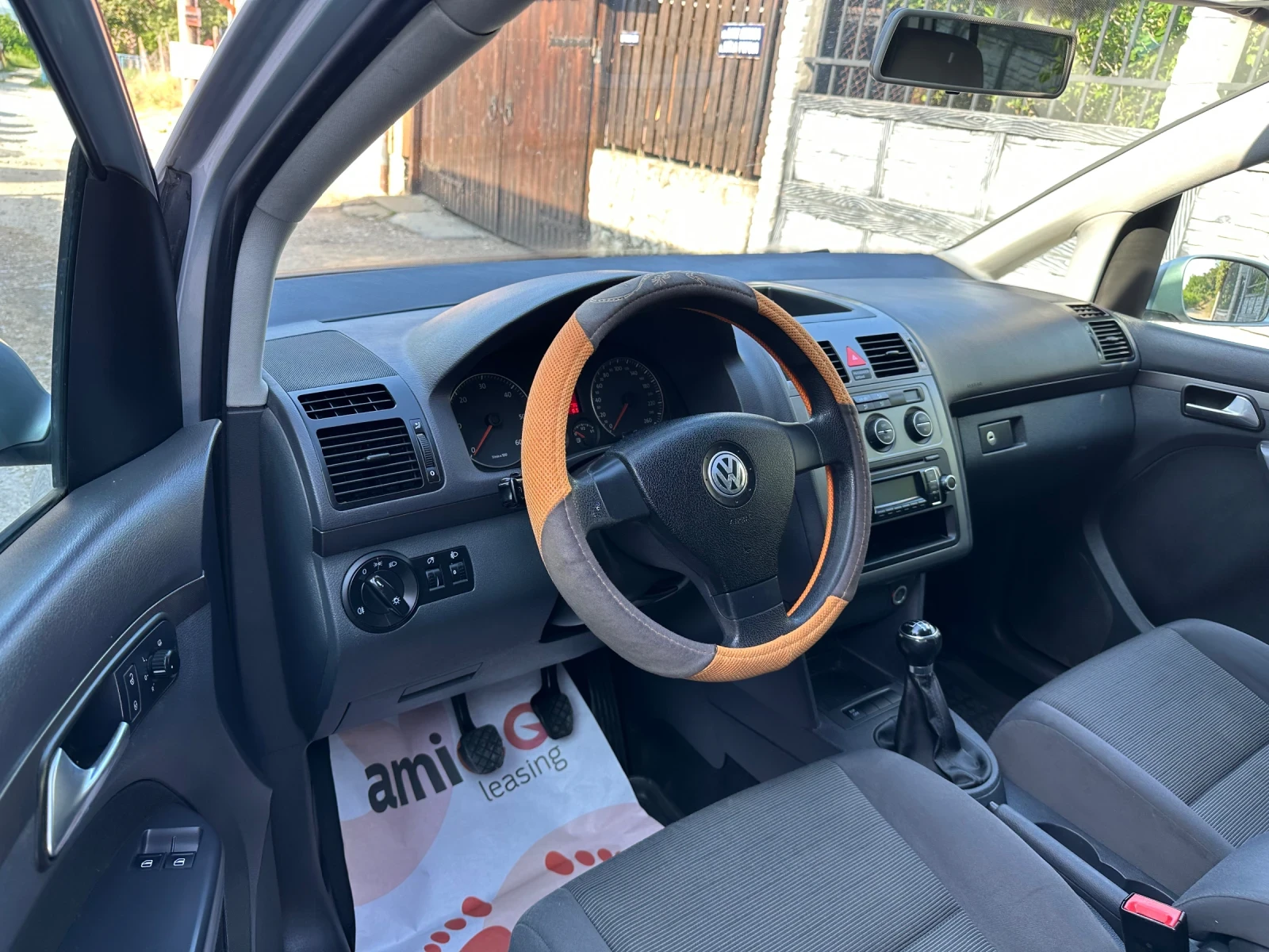 VW Touran 1.9-TDI-90k.c- шест скорости - изображение 7