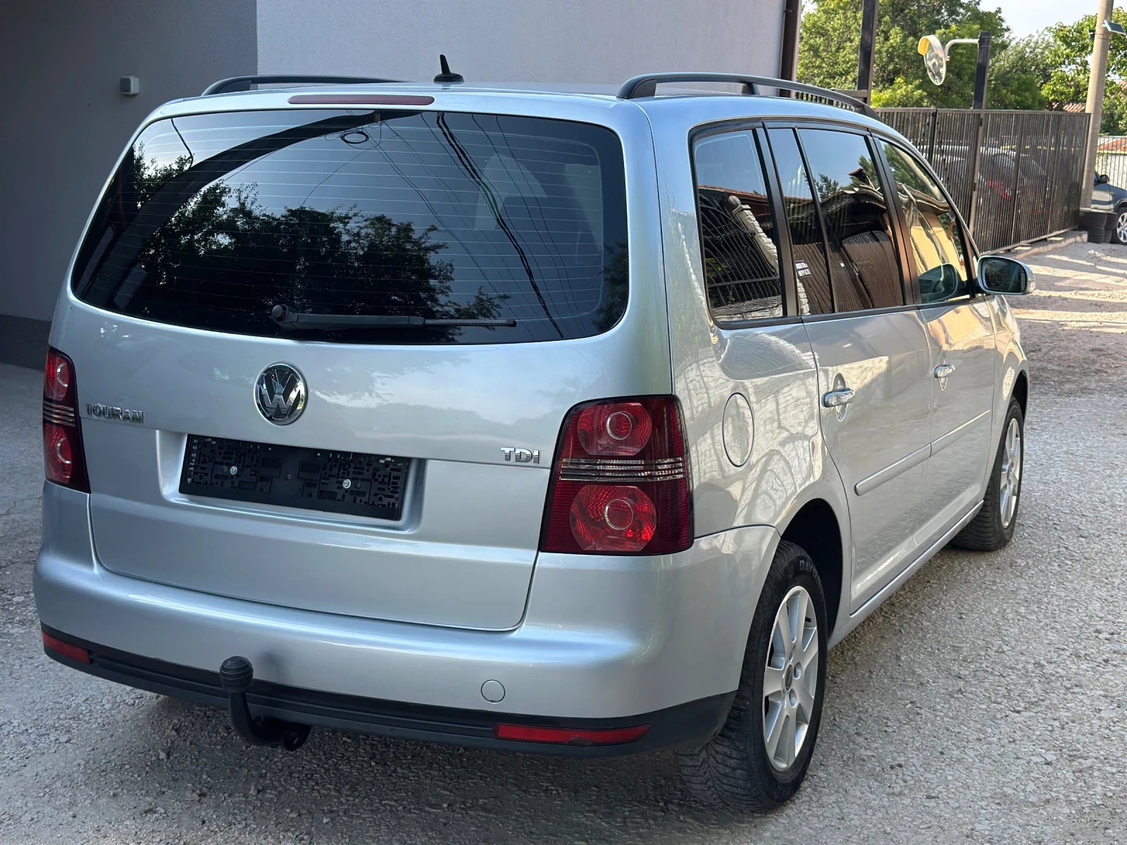VW Touran 1.9-TDI-90k.c- шест скорости - изображение 4