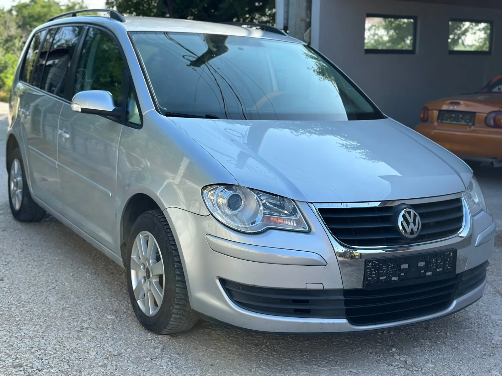 VW Touran 1.9-TDI-90k.c- шест скорости - изображение 3