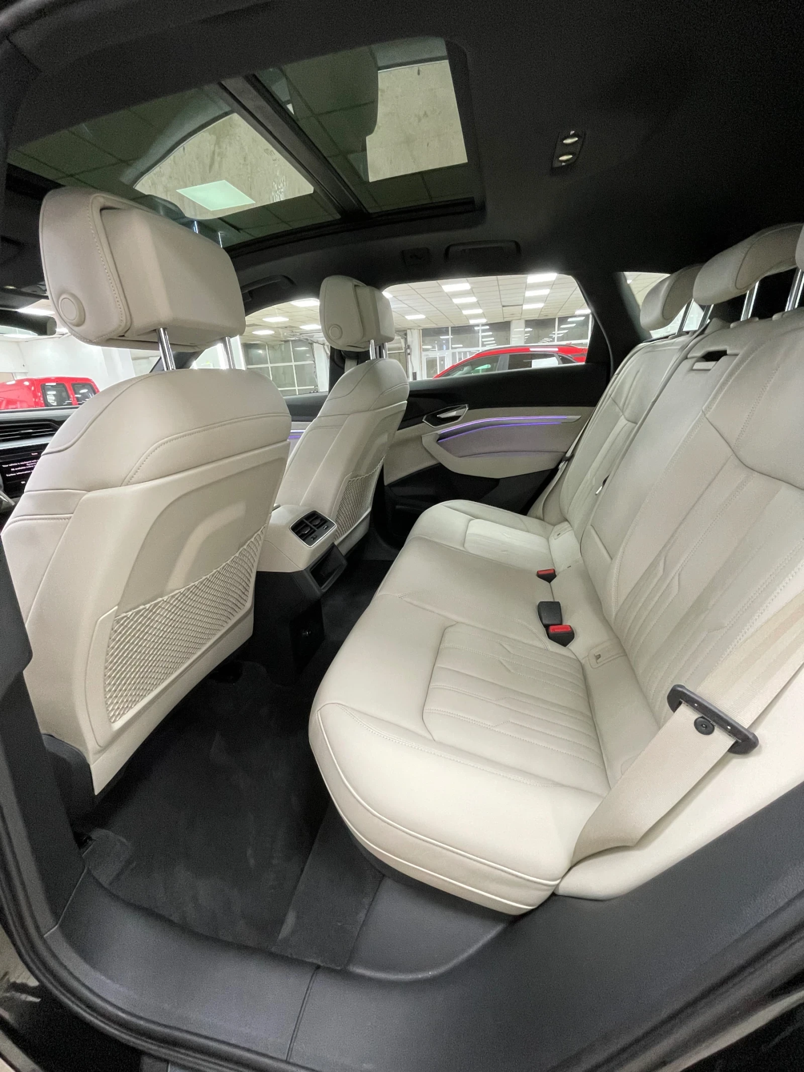 Audi E-Tron Гаранция 10/28 Premium + 92% SOH - изображение 9