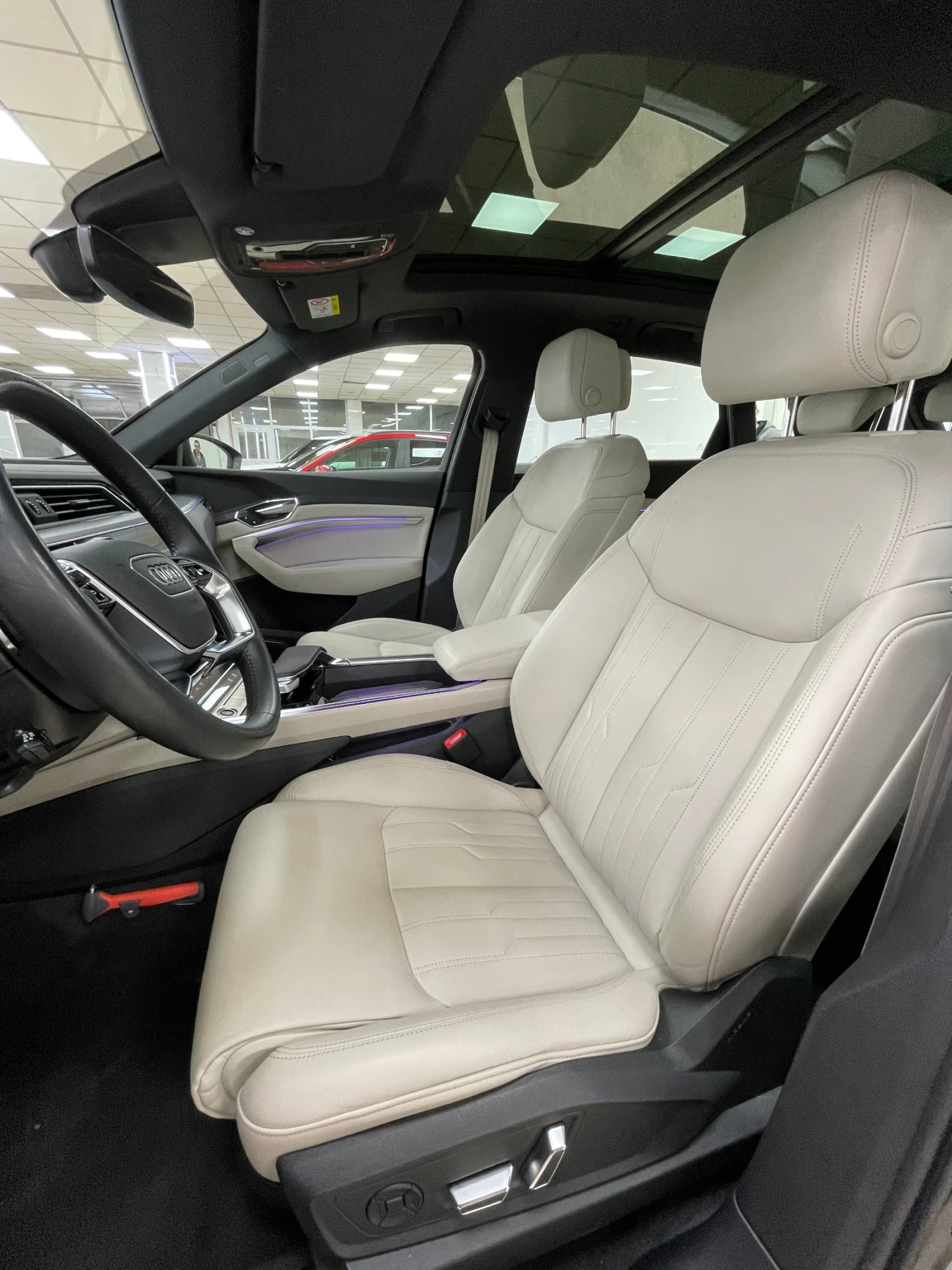 Audi E-Tron Гаранция 10/28 Premium + 92% SOH - изображение 8