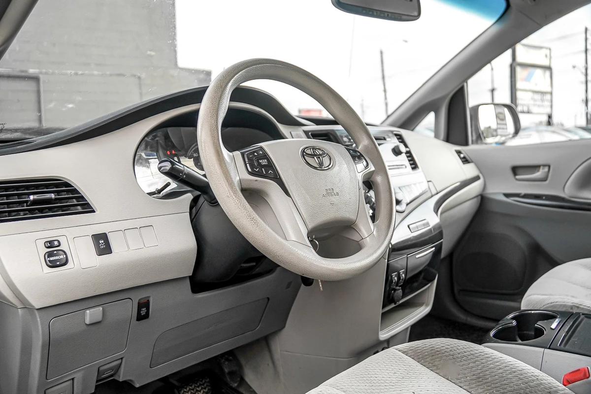 Toyota Sienna *     569   | Mobile.bg   4