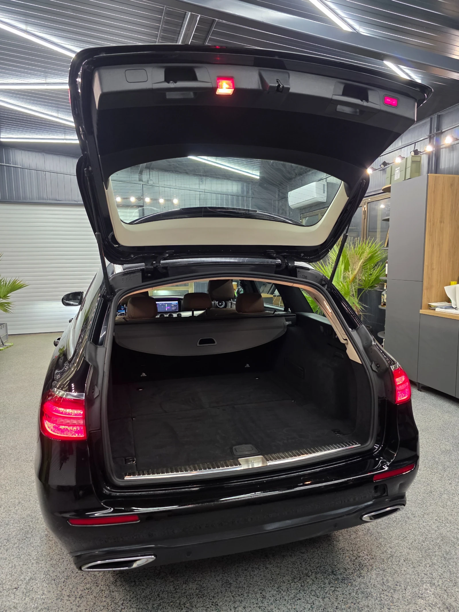 Mercedes-Benz E 220 AMG, снимка 6 - Автомобили и джипове - 53791046