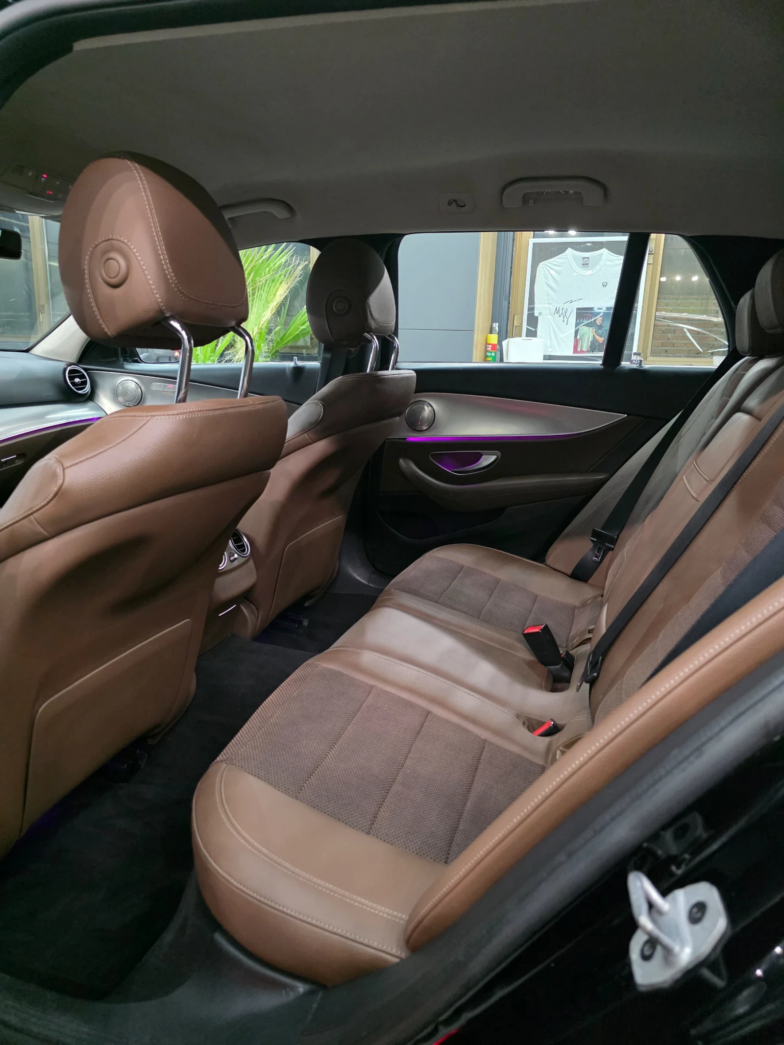 Mercedes-Benz E 220 AMG, снимка 11 - Автомобили и джипове - 53791046