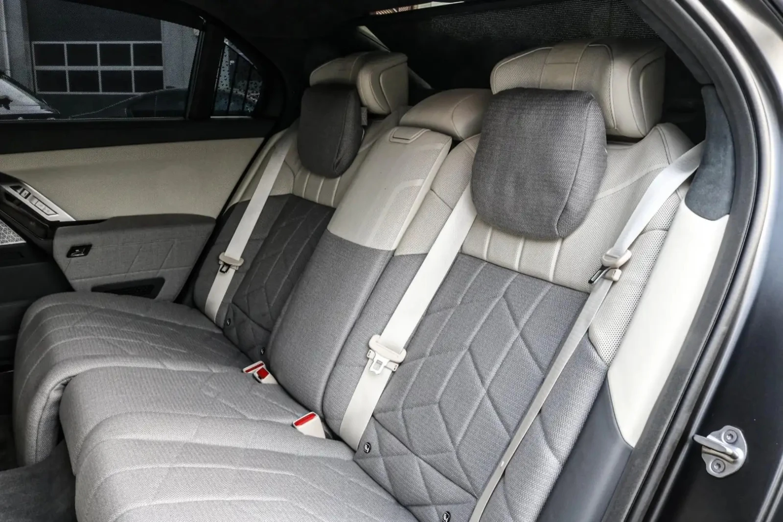 BMW 760 e xDrive M-Sport, снимка 2 - Автомобили и джипове - 53988396