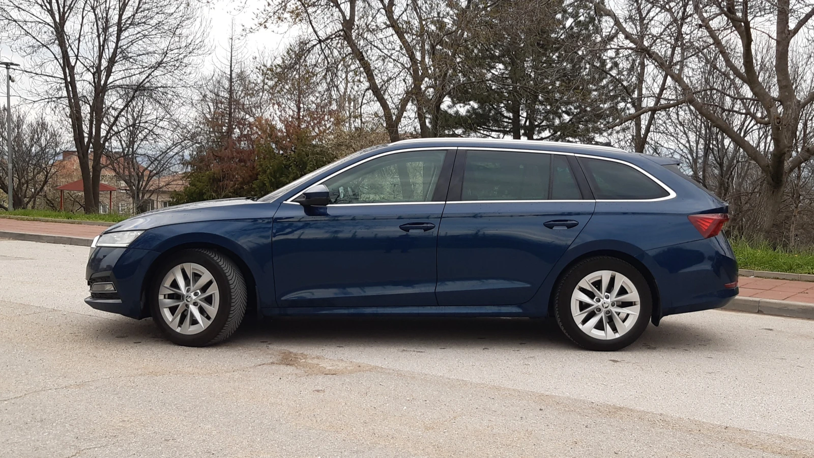 Skoda Octavia Elegance 2.0TDI, снимка 2 - Автомобили и джипове - 54093128