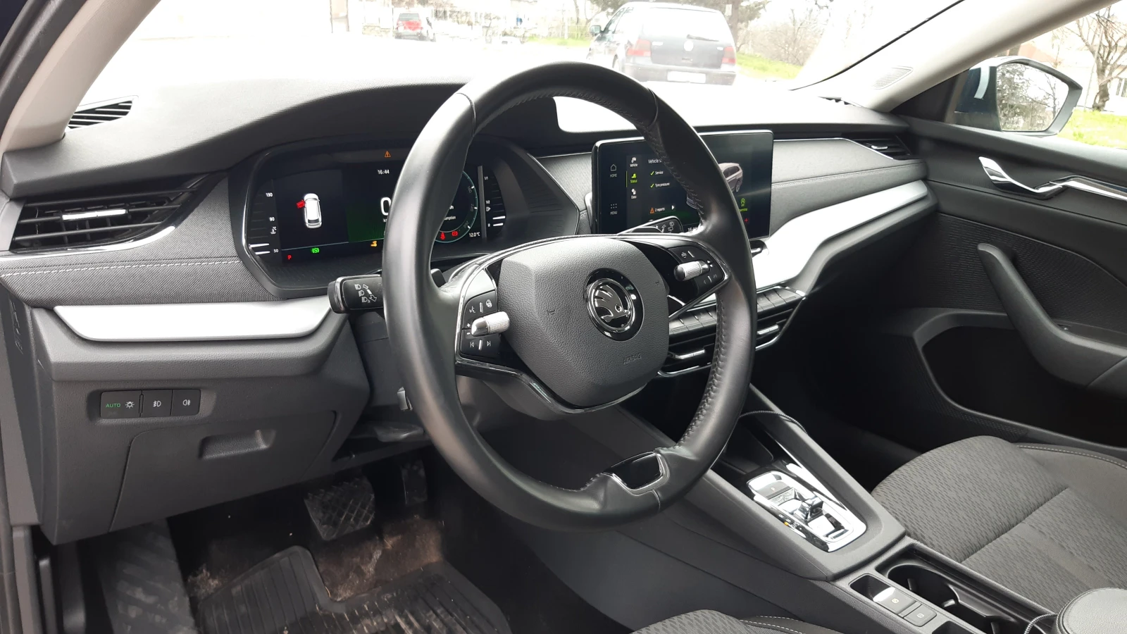 Skoda Octavia Elegance 2.0TDI, снимка 8 - Автомобили и джипове - 54093128