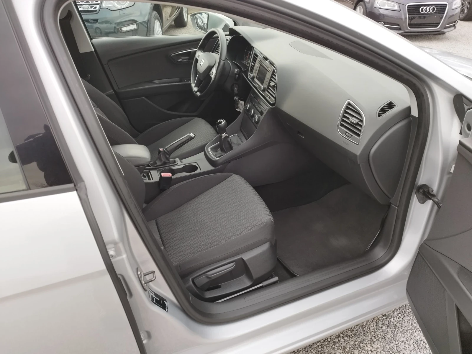Seat Leon 1.6, TDI 105кс., снимка 13 - Автомобили и джипове - 54389433