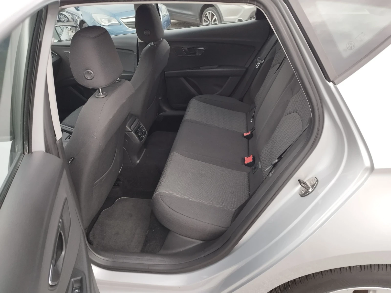 Seat Leon 1.6, TDI 105кс., снимка 11 - Автомобили и джипове - 54389433