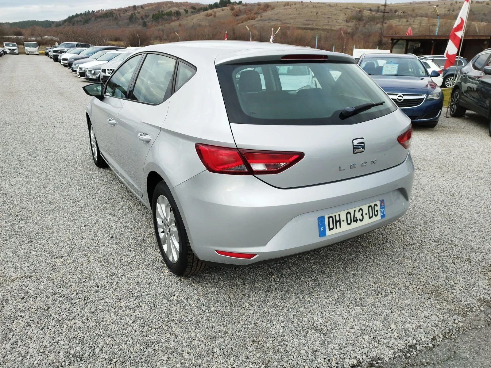 Seat Leon 1.6, TDI 105кс., снимка 3 - Автомобили и джипове - 54389433