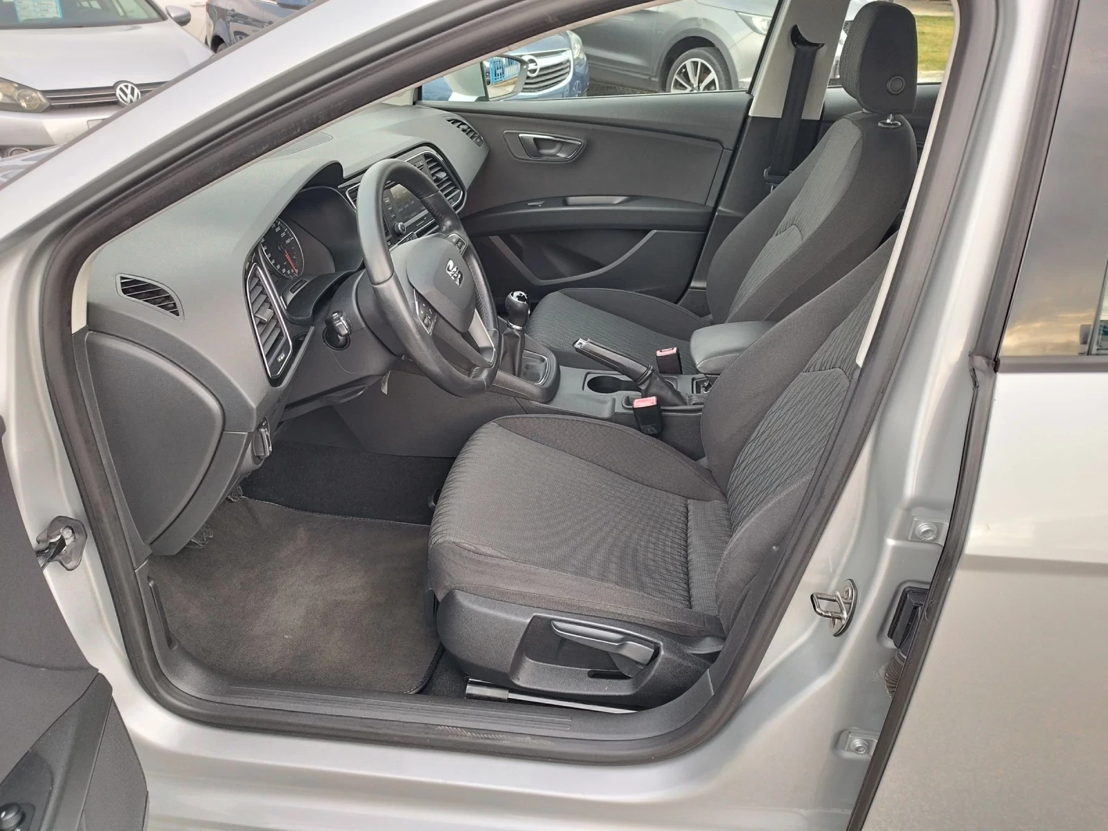 Seat Leon 1.6, TDI 105кс., снимка 10 - Автомобили и джипове - 54389433
