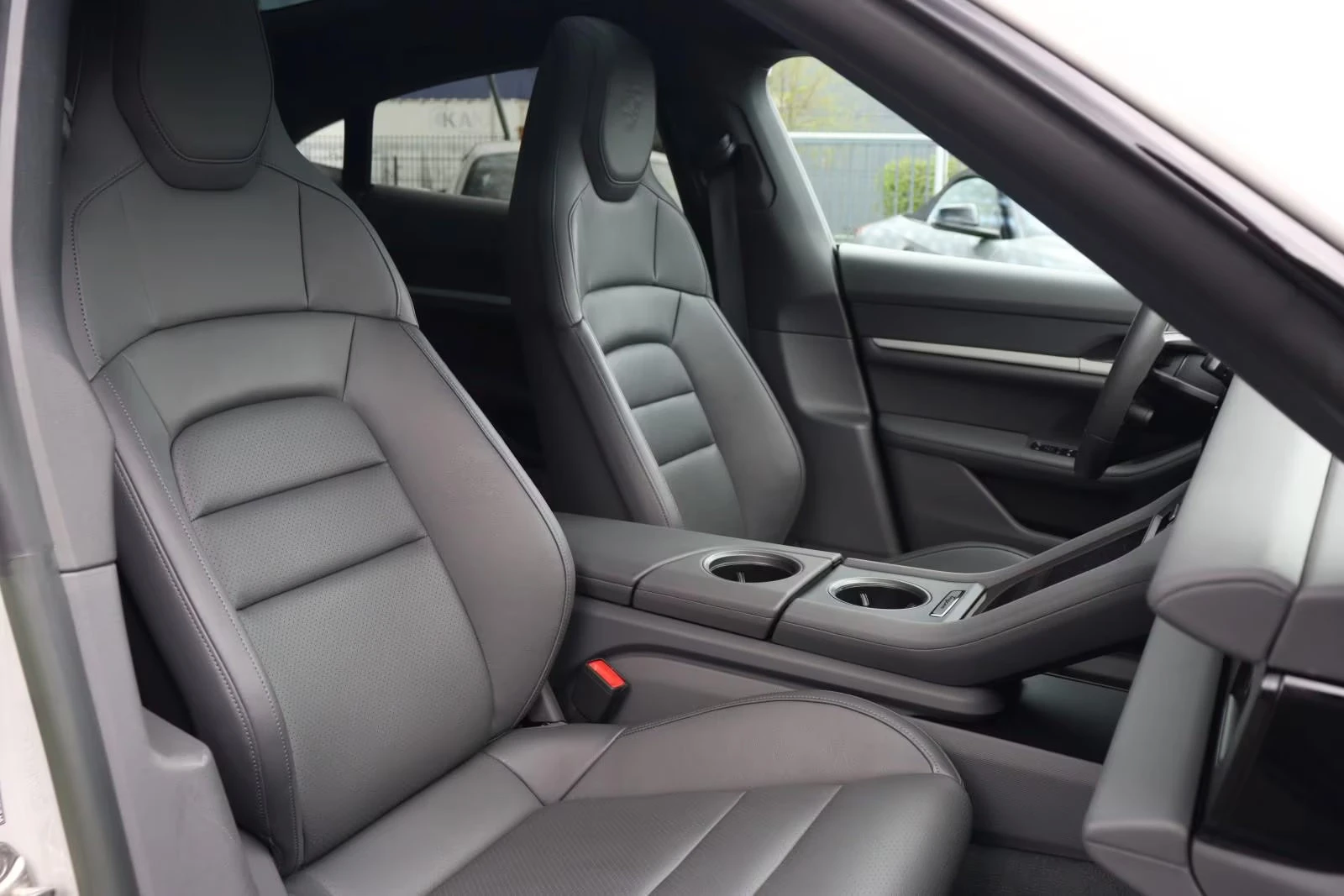 Porsche Taycan 4/476HP/93KWH/CHRONO/MATRIX/BOSE/PANO/360/393z, снимка 11 - Автомобили и джипове - 54428231