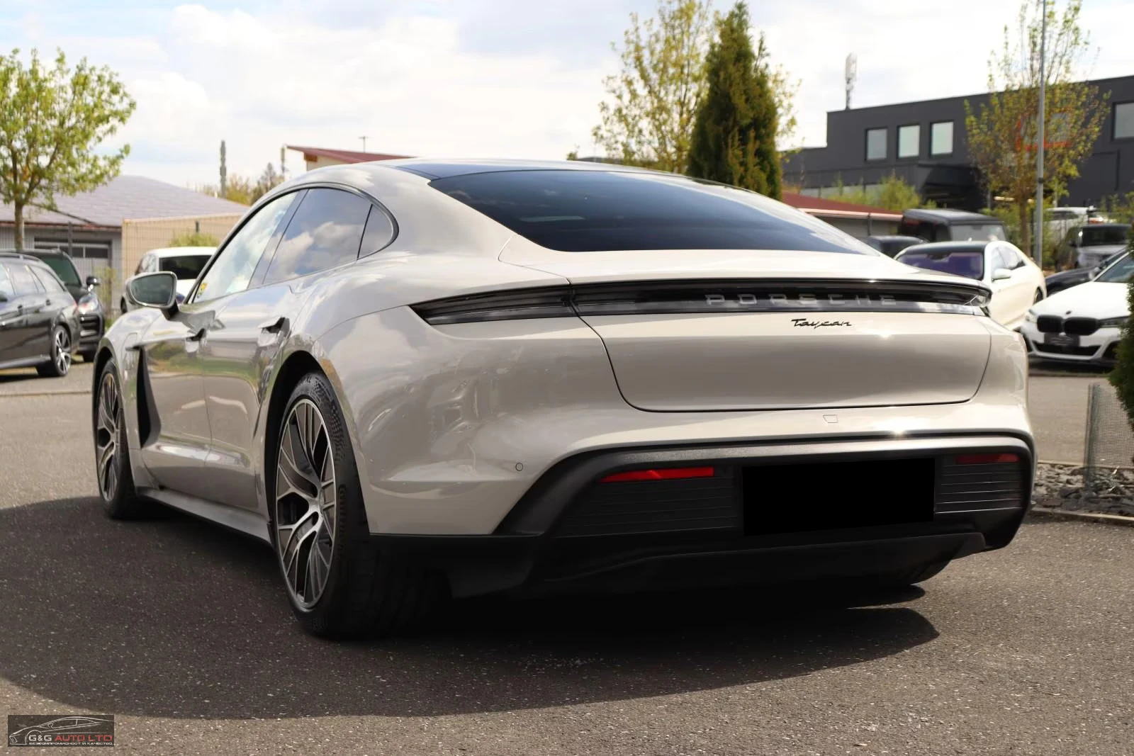 Porsche Taycan 4/476HP/93KWH/CHRONO/MATRIX/BOSE/PANO/360/393z, снимка 3 - Автомобили и джипове - 54428231