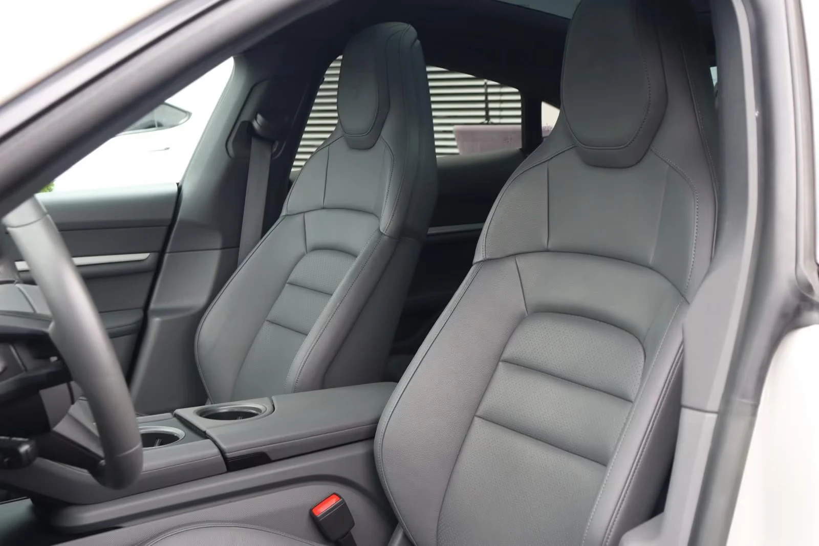 Porsche Taycan 4/476HP/93KWH/CHRONO/MATRIX/BOSE/PANO/360/393z, снимка 10 - Автомобили и джипове - 54428231