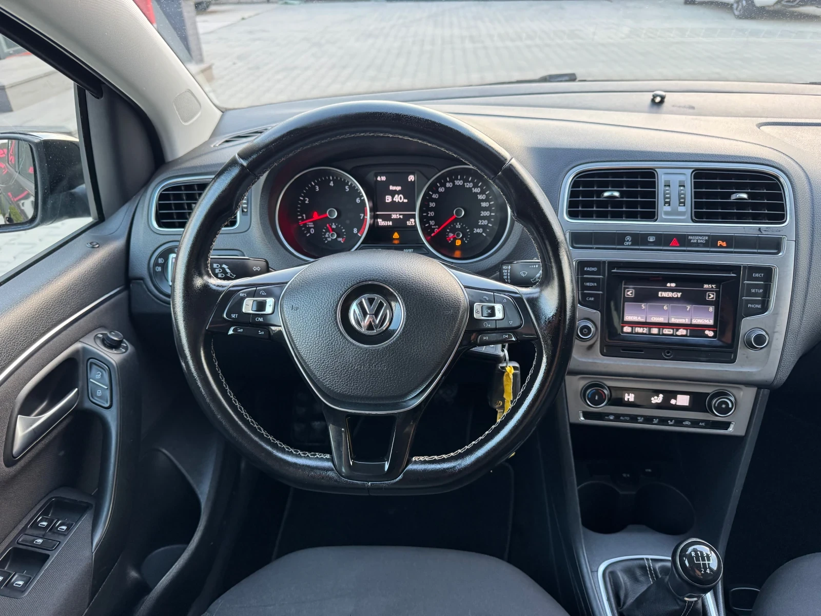 VW Polo 1.2i LOUNGE EURO-6, снимка 10 - Автомобили и джипове - 54430288