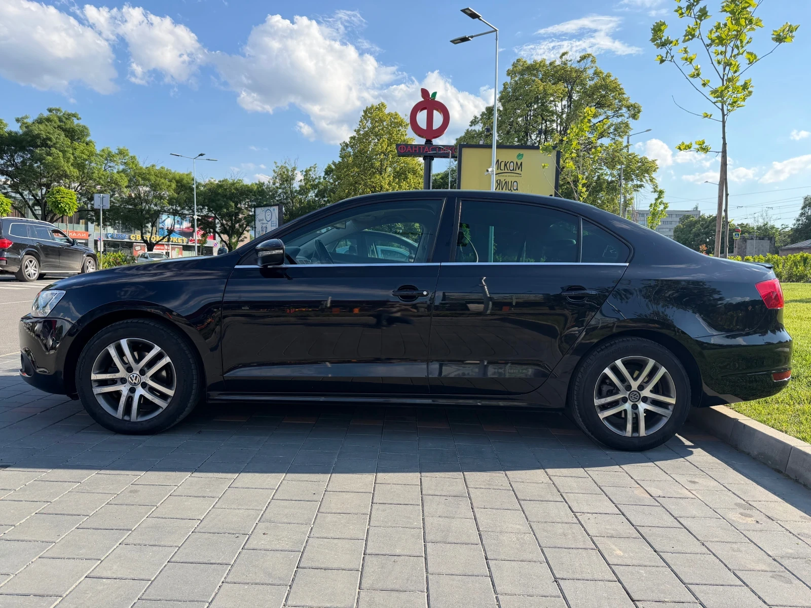 VW Jetta Highline 1.6 TDI, снимка 4 - Автомобили и джипове - 54977288