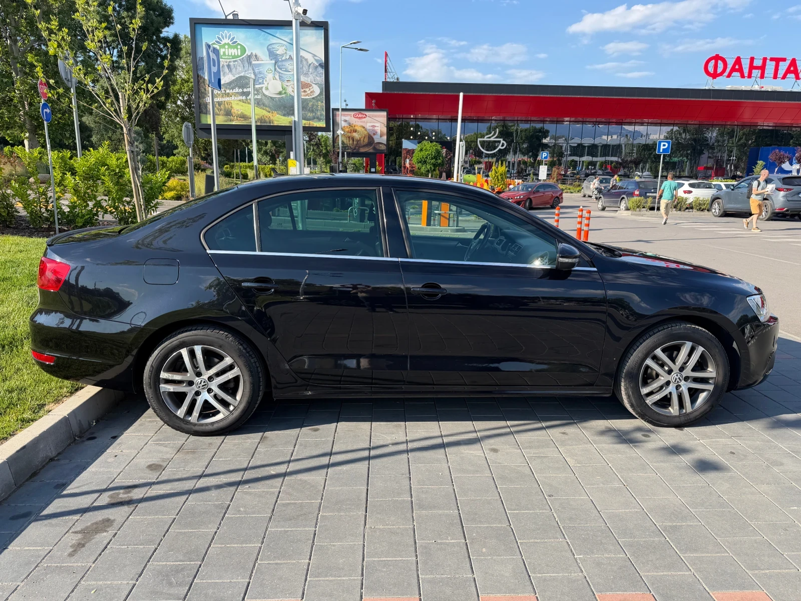 VW Jetta Highline 1.6 TDI, снимка 8 - Автомобили и джипове - 54977288