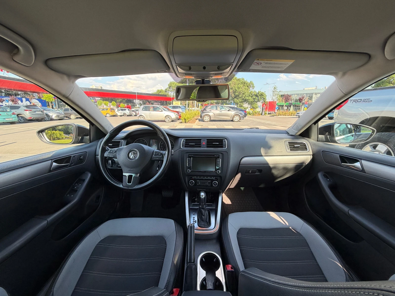 VW Jetta Highline 1.6 TDI, снимка 11 - Автомобили и джипове - 54977288