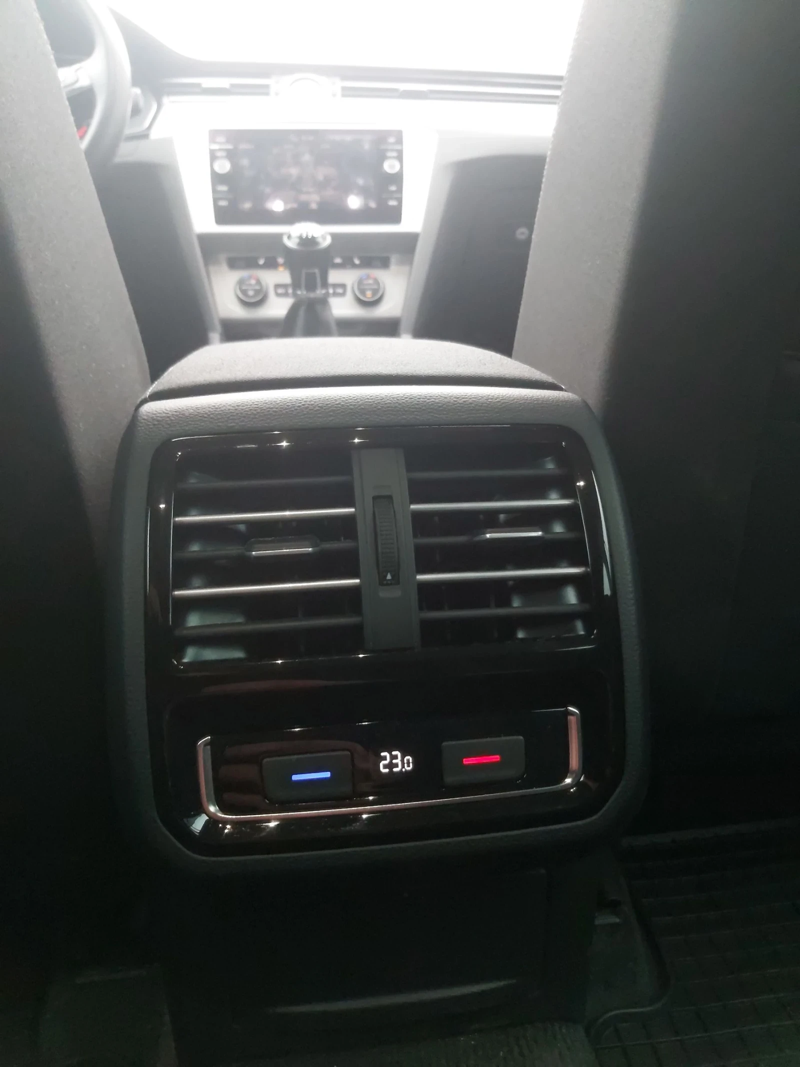 VW Passat B8 Variant Comfortline , снимка 9 - Автомобили и джипове - 55445079