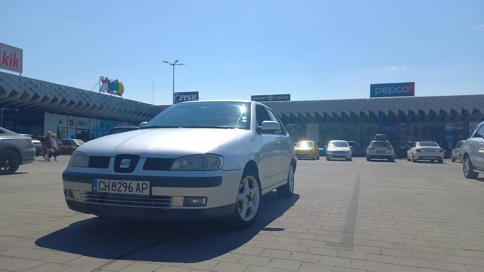 Seat Cordoba, снимка 2 - Автомобили и джипове - 55730546
