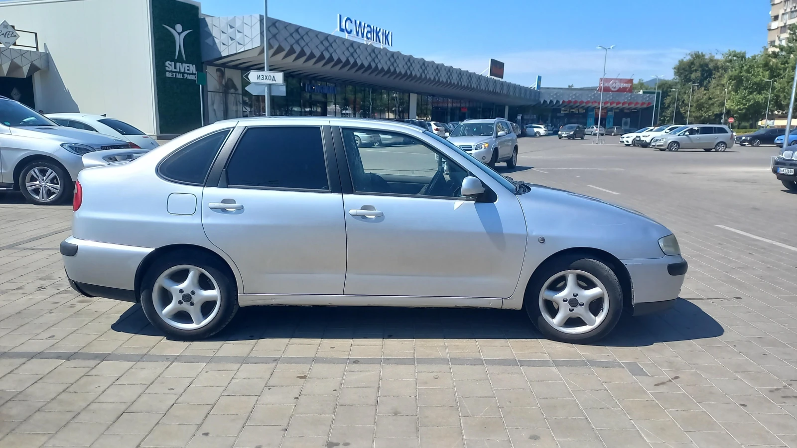 Seat Cordoba, снимка 4 - Автомобили и джипове - 55730546
