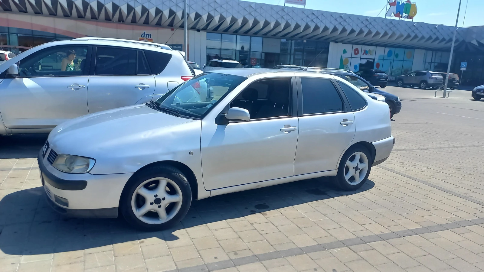 Seat Cordoba, снимка 3 - Автомобили и джипове - 55730546