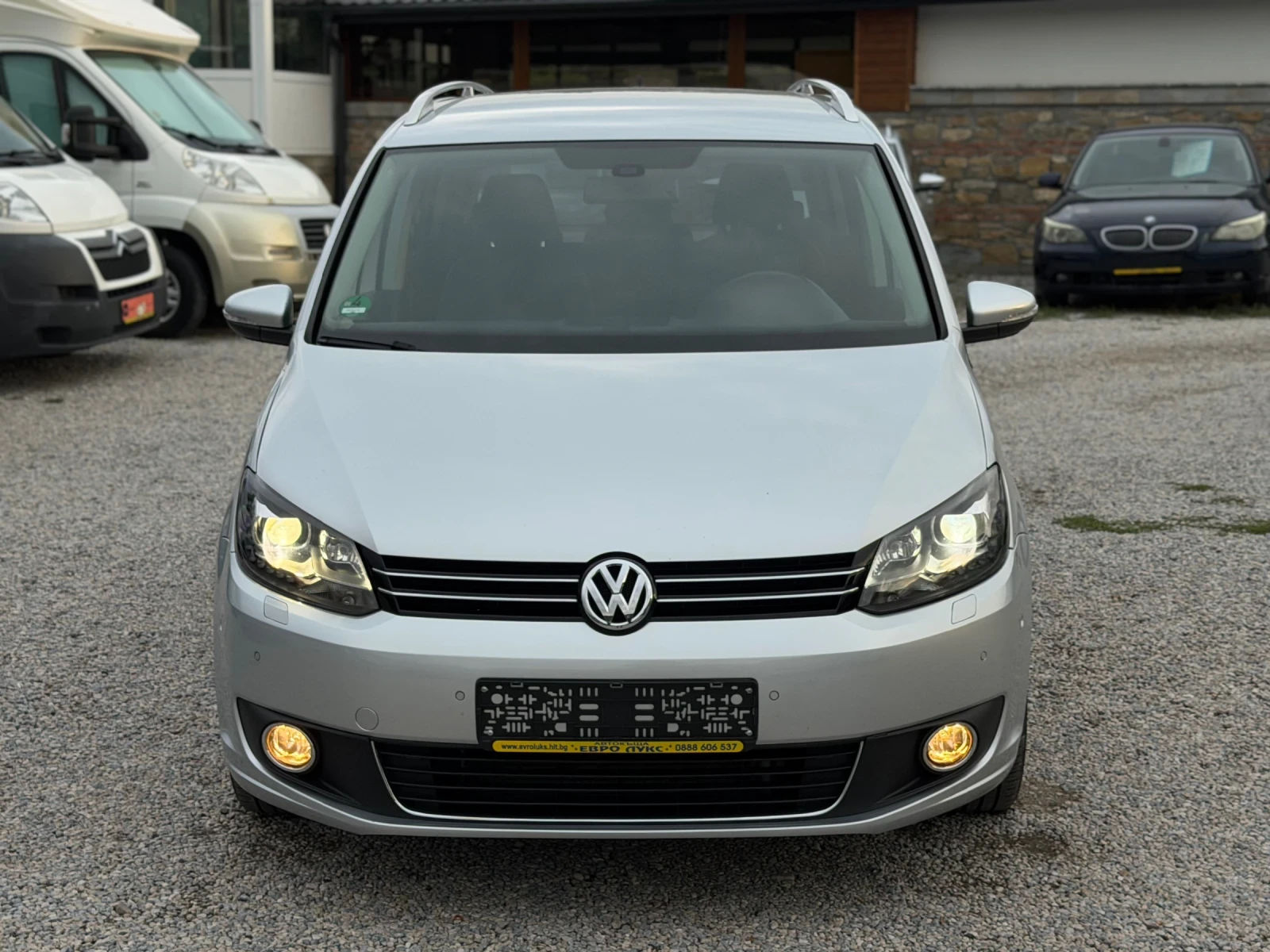 VW Touran 2.0TDI 140кс 7-места DSG НАВИ КАМЕРА, снимка 2 - Автомобили и джипове - 56271082