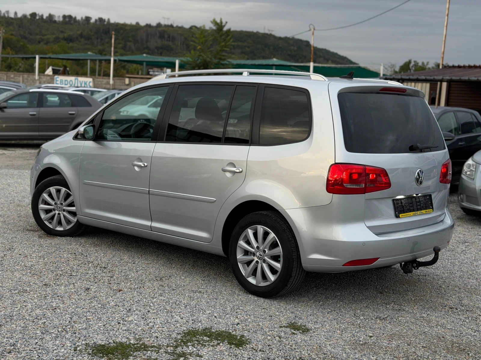 VW Touran 2.0TDI 140кс 7-места DSG НАВИ КАМЕРА, снимка 8 - Автомобили и джипове - 56271082